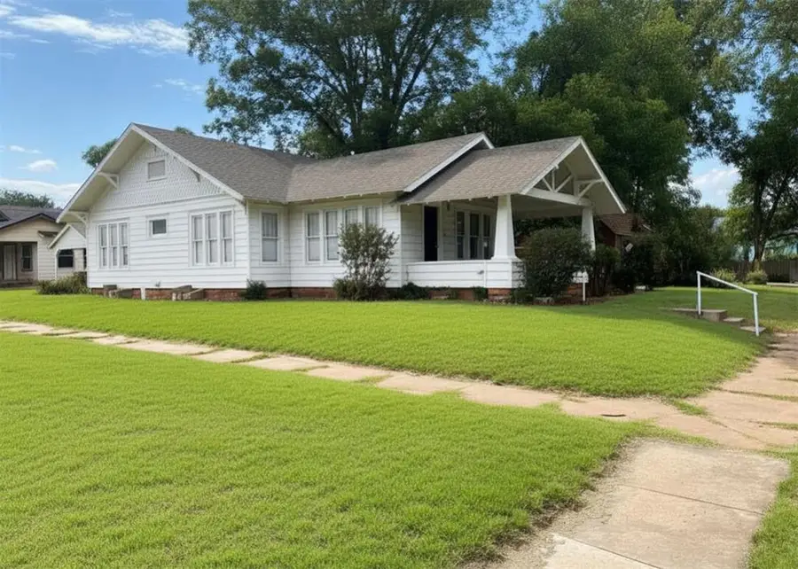 303 N Washington Avenue, Elk City, OK 73644 - #3