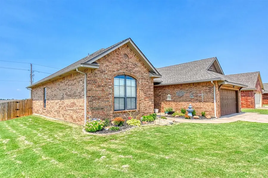 1013 Kelsi Drive, Moore, OK 73160 - Image #2