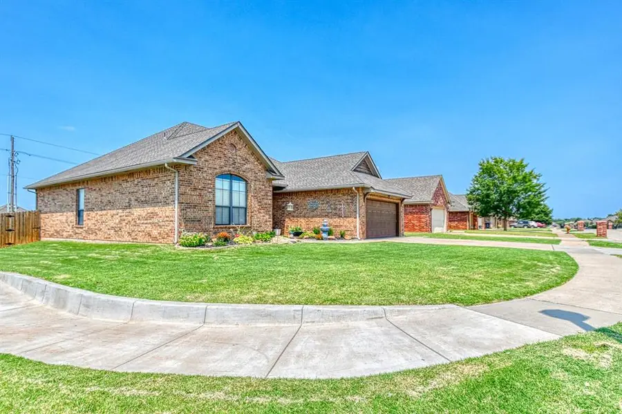 1013 Kelsi Drive, Moore, OK 73160 - Image #3