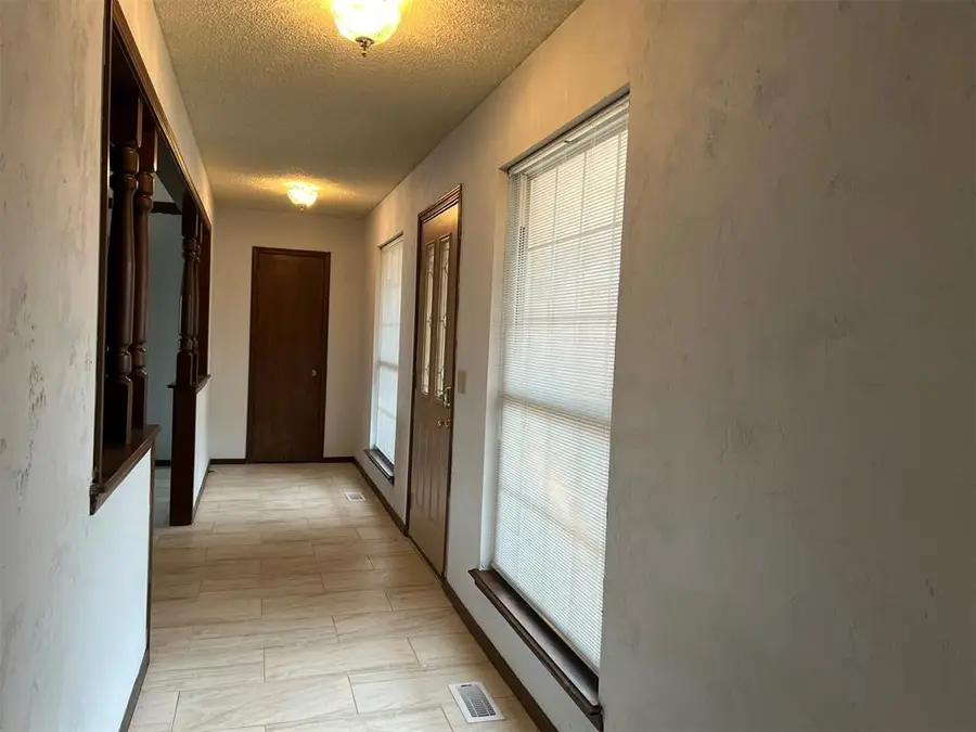 10404 Ryecroft Road, Oklahoma City, OK 73162 - Image #2