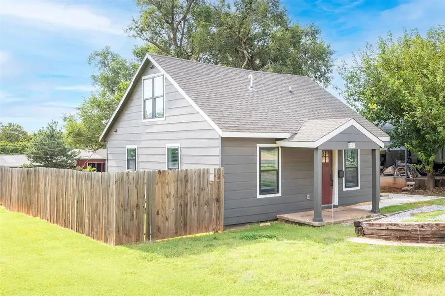 1304 N College Street, Cordell, OK 73632 - Image #3