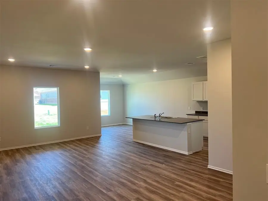 1205 E Ruger Lane, Mustang, OK 73064 - Image #2