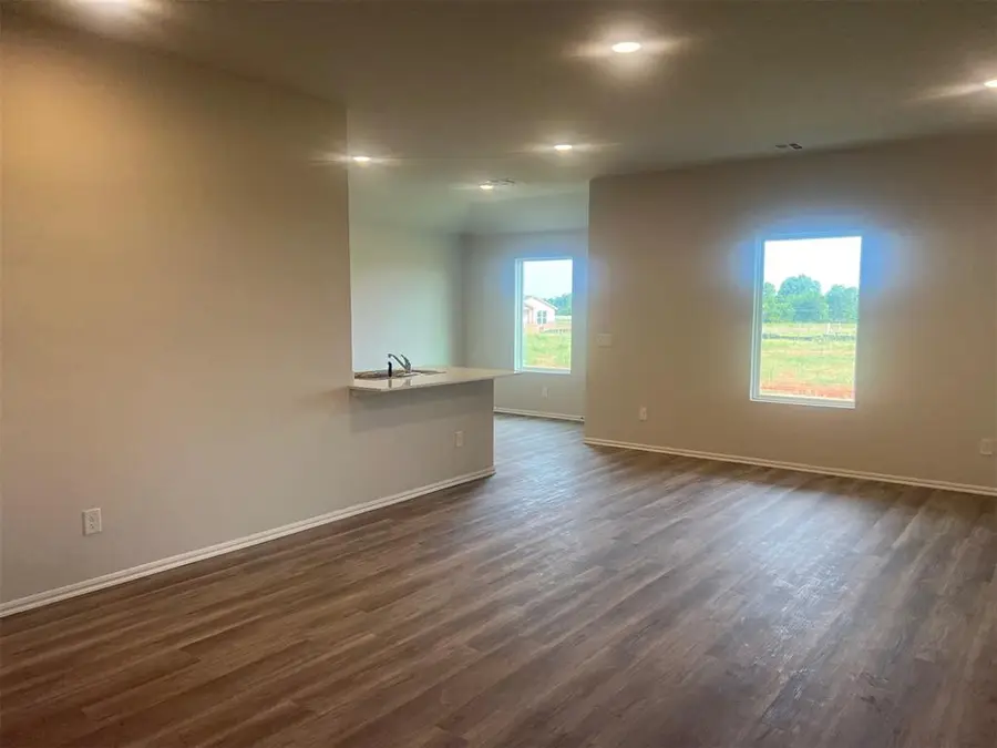 1220 E Ruger Lane, Mustang, OK 73064 - Image #2