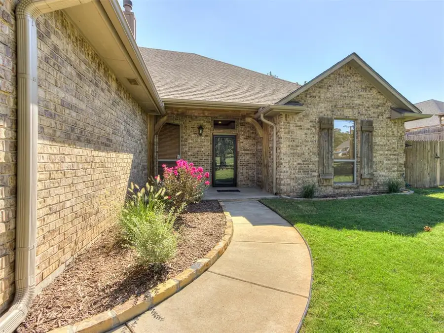 1010 S Caldwell Drive, Midwest City, OK 73130 - Image #3