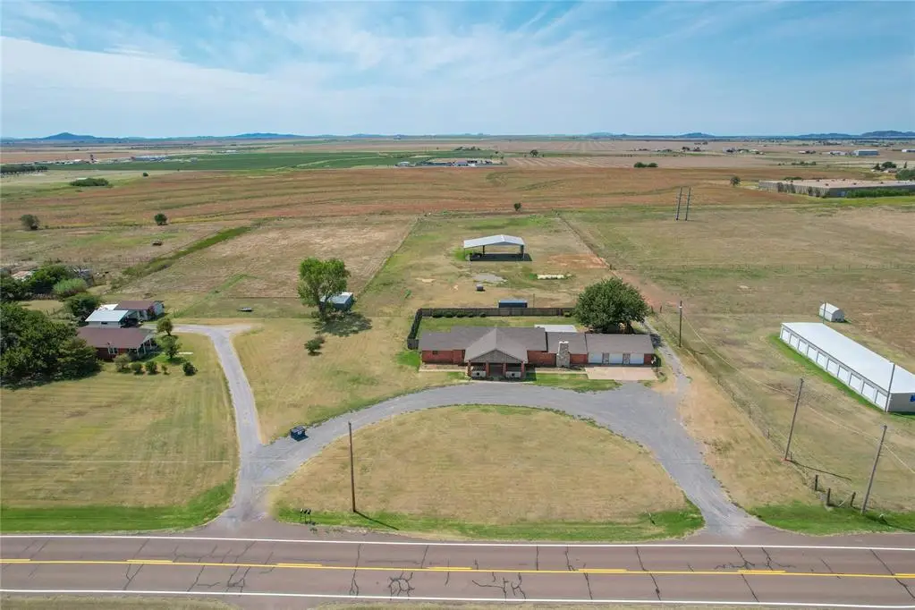 1826 E Iris Avenue, Hobart, OK 73651 - Image #1