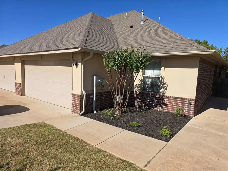 11221 Coachmans Road, Yukon, OK 73099 - Image #2