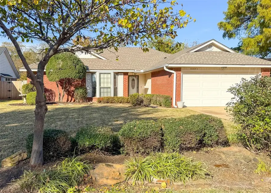 10041 Aberdeen Lane, Yukon, OK 73099 - Image #2