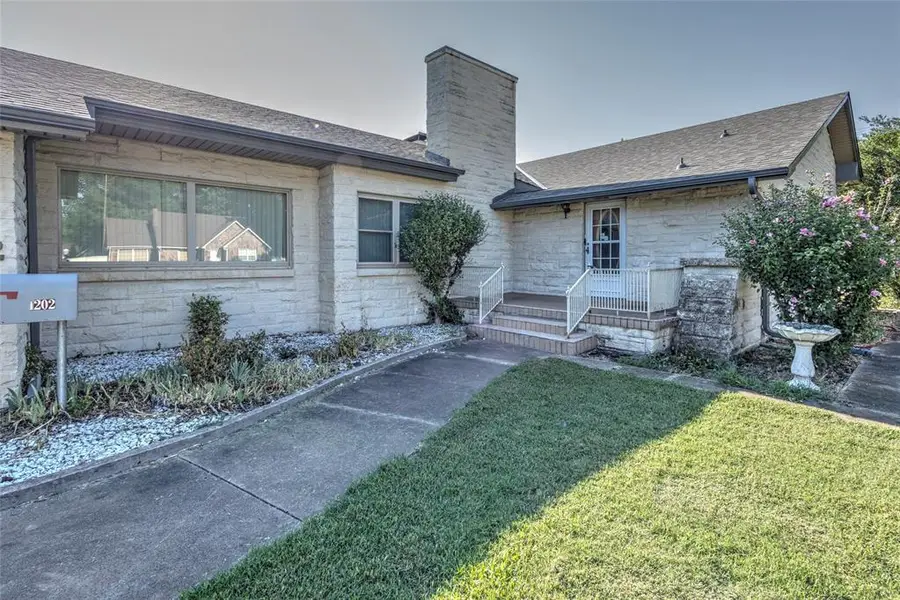 1202 N Grand Boulevard, Duncan, OK 73533 - Image #2