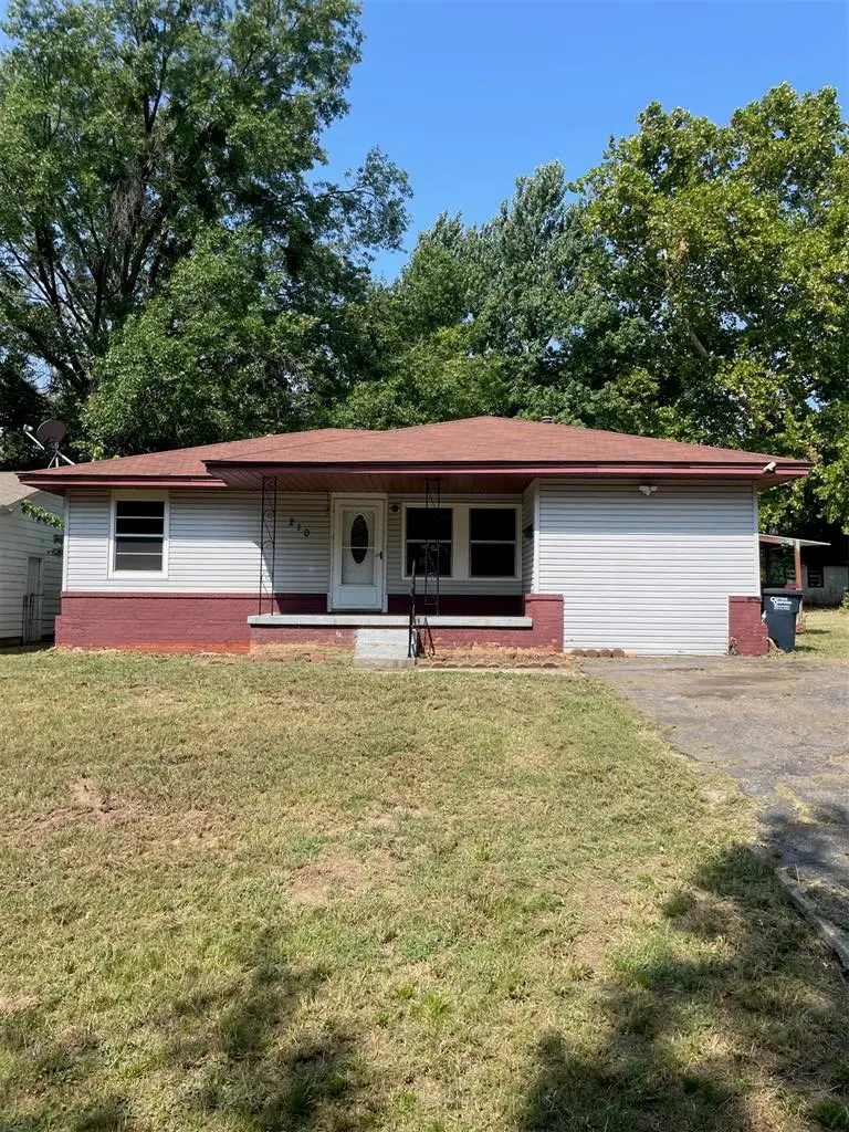 210 N Roosevelt Avenue, Shawnee, OK 74801 - #1