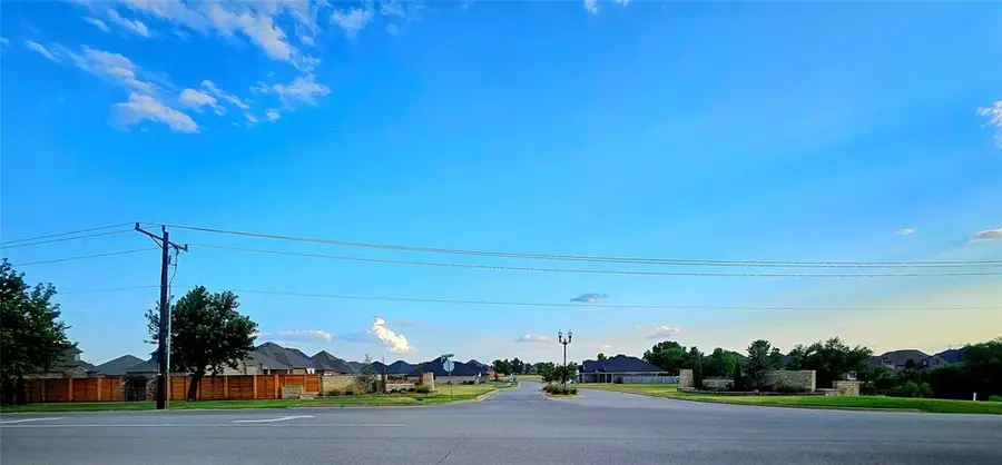 13209 N Brampton Way, Yukon, OK 73099 - Image #2