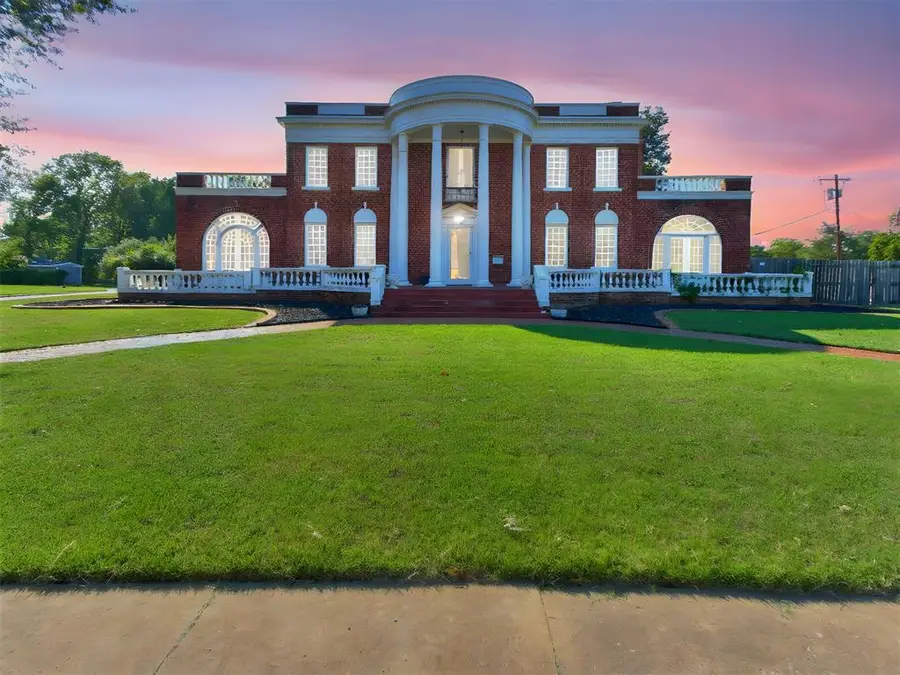 828 S 12th Street, Chickasha, OK 73018 - Image #2