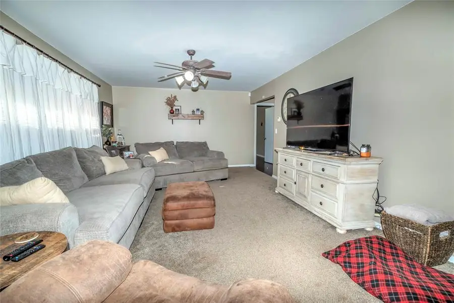 200 N Dewey Avenue, Chandler, OK 74834 - Image #2