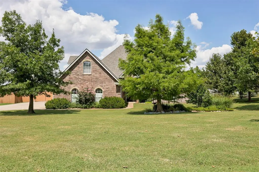 10300 Sundance Drive, Yukon, OK 73099 - Image #1