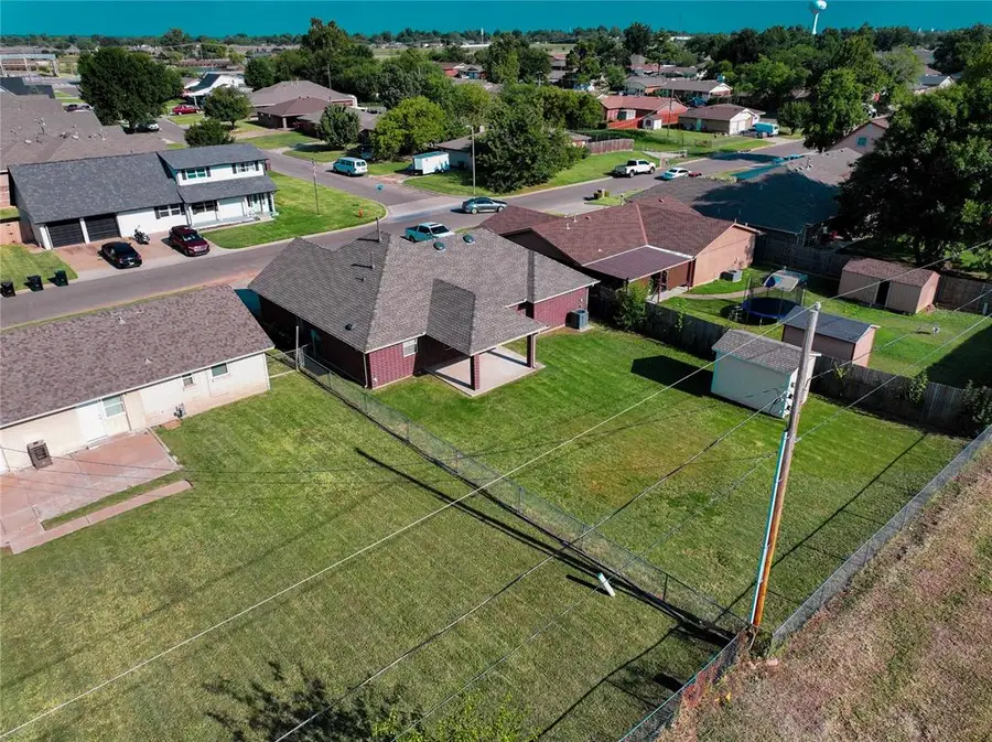913 S Howard Avenue, Moore, OK 73160 - Image #2