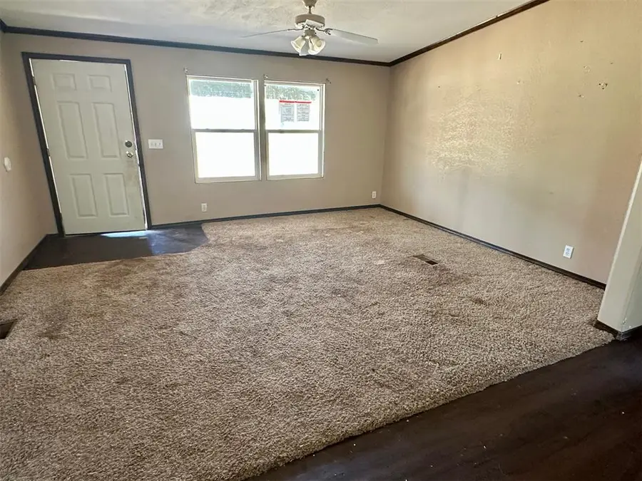 321 S Middle Avenue, Cordell, OK 73632 - Image #2