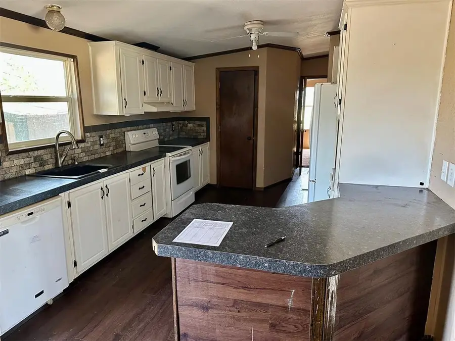 321 S Middle Avenue, Cordell, OK 73632 - Image #3