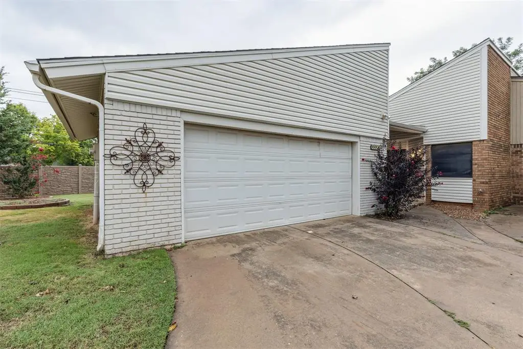 12220 Banyan Lane, Oklahoma City, OK 73162 - Image #1