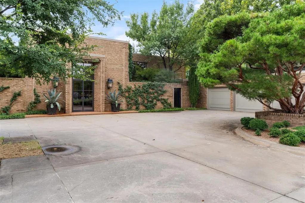 1606 Dorchester Drive, Nichols Hills, OK 73120 - Image #1