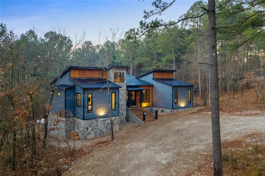 1275 Pine Hills Road, Broken Bow, OK 74728 - Image #1