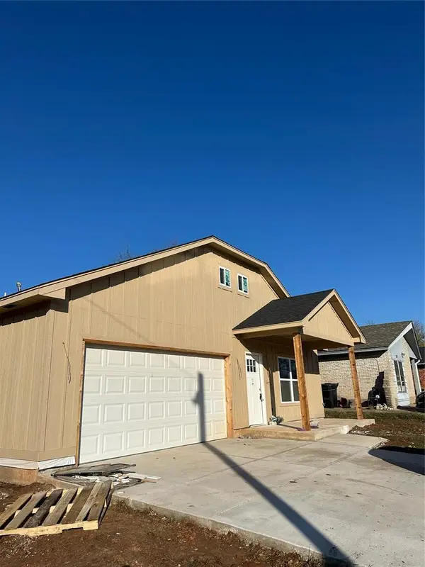 310 S Dallas Avenue, Moore, OK 73160