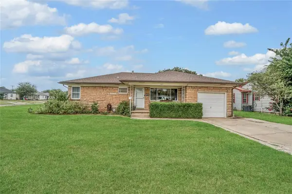 121 Pine Avenue, Altus, OK 73521