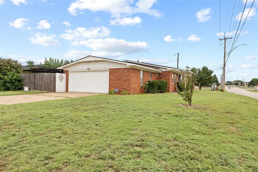 2221 W Modelle Avenue, Clinton, OK 73601 - Image #2
