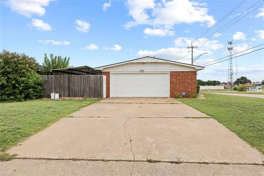 2221 W Modelle Avenue, Clinton, OK 73601 - Image #3