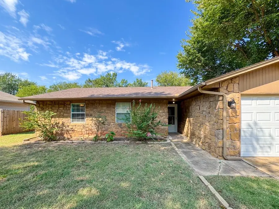 1900 Twin Tree Drive, Norman, OK 73071 - Image #2