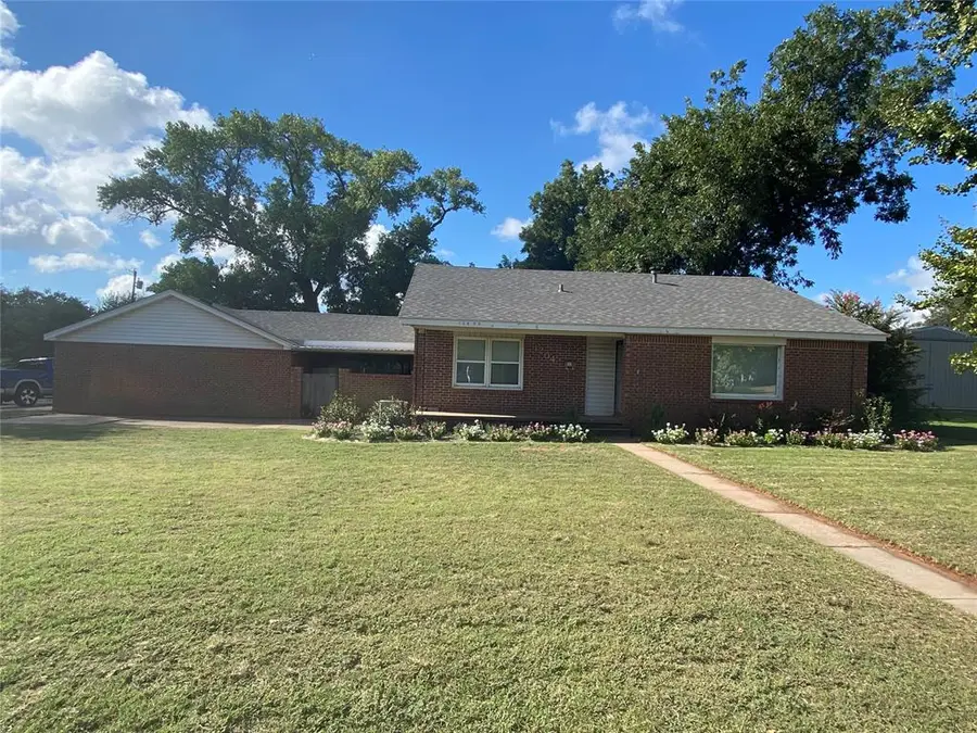 1204 W C Avenue, Elk City, OK 73644 - Image #2