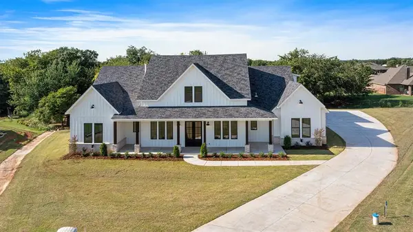 10260 Oakwood Drive, Edmond, OK 73025