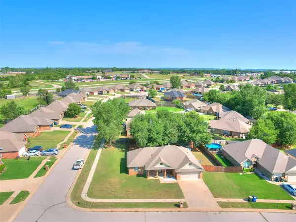 945 Fox Run Lane, Blanchard, OK 73010