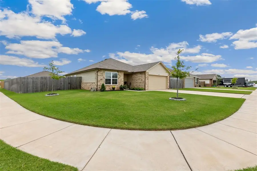 1029 S Appaloosa Lane, Mustang, OK 73064 - Image #2