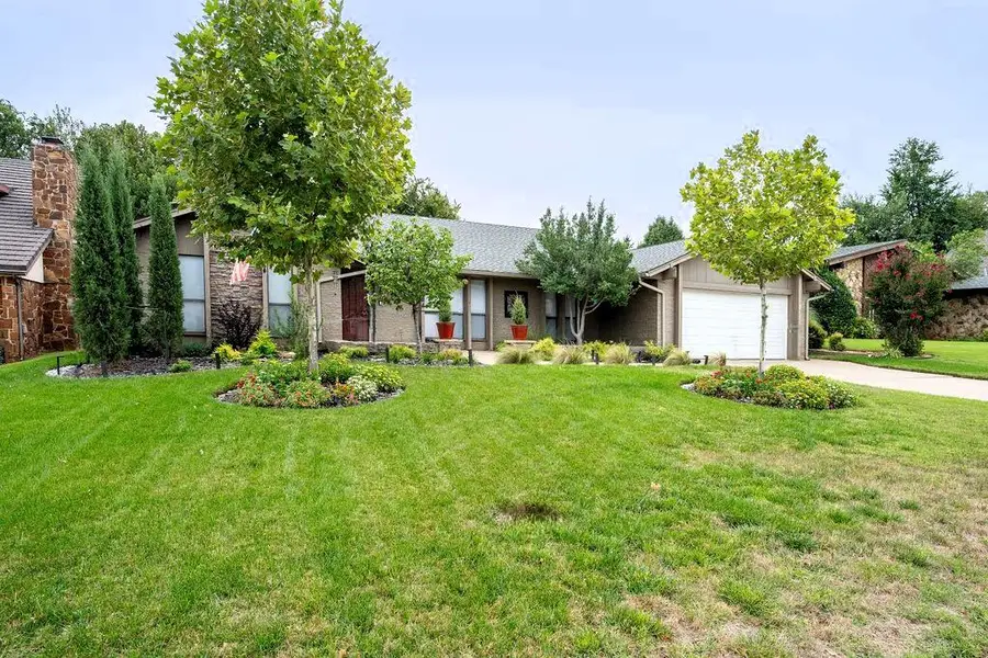 9724 Briarcreek Drive, Oklahoma City, OK 73162 - Image #2