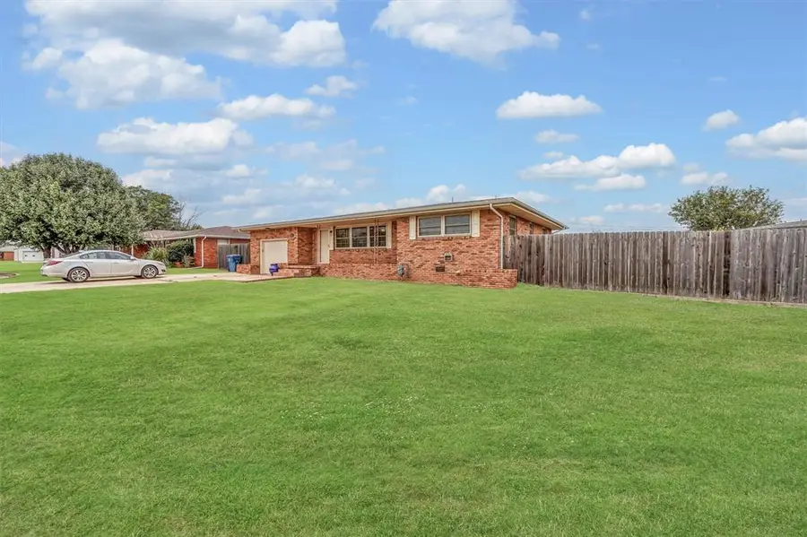 813 S Magnolia Street, Cordell, OK 73632 - Image #2