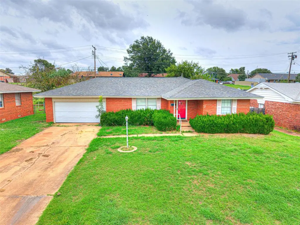 1212 Lynnwood Drive, Lindsay, OK 73052 - Image #1