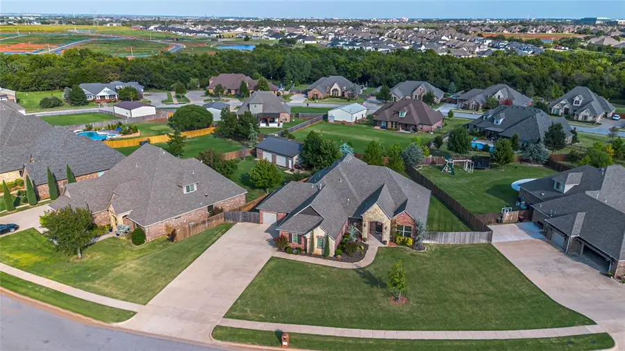 15400 Colonia Bella Drive, Edmond, OK 73013 - Image #2