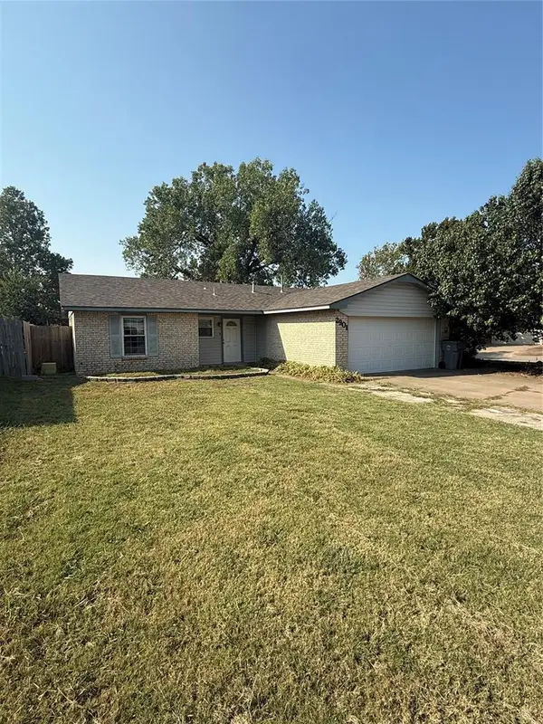 2901 NE Lakeview Circle, Lawton, OK 73507