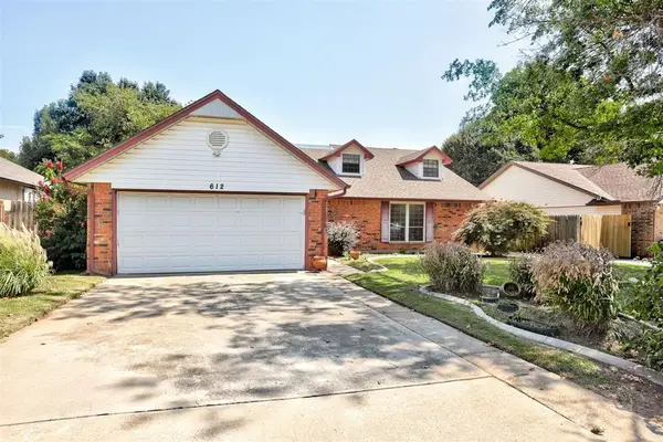 612 S Willowood Drive, Yukon, OK 73099