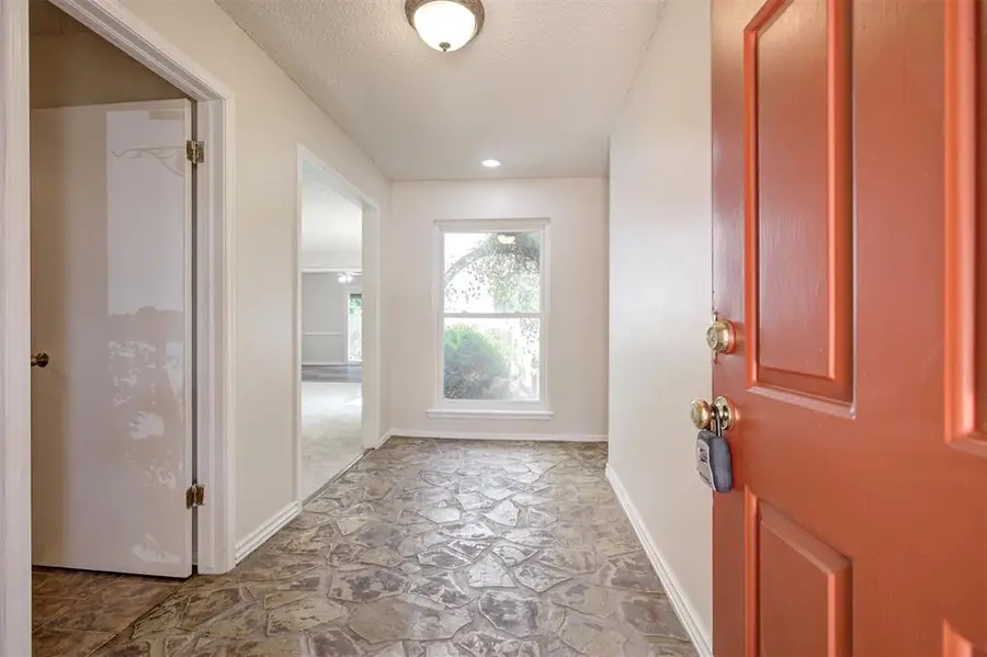 612 S Willowood Drive, Yukon, OK 73099 - Image #2