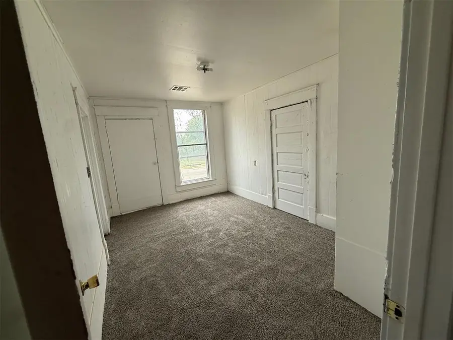 421 N Barker Avenue, El Reno, OK 73036 - Image #2