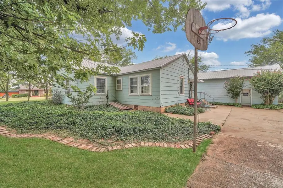 120 S Highland Drive, Erick, OK 73645 - Image #2