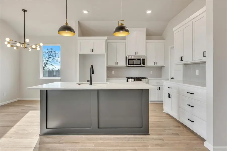 642 Grand Sycamore Drive, Washington, OK 73093 - Image #2