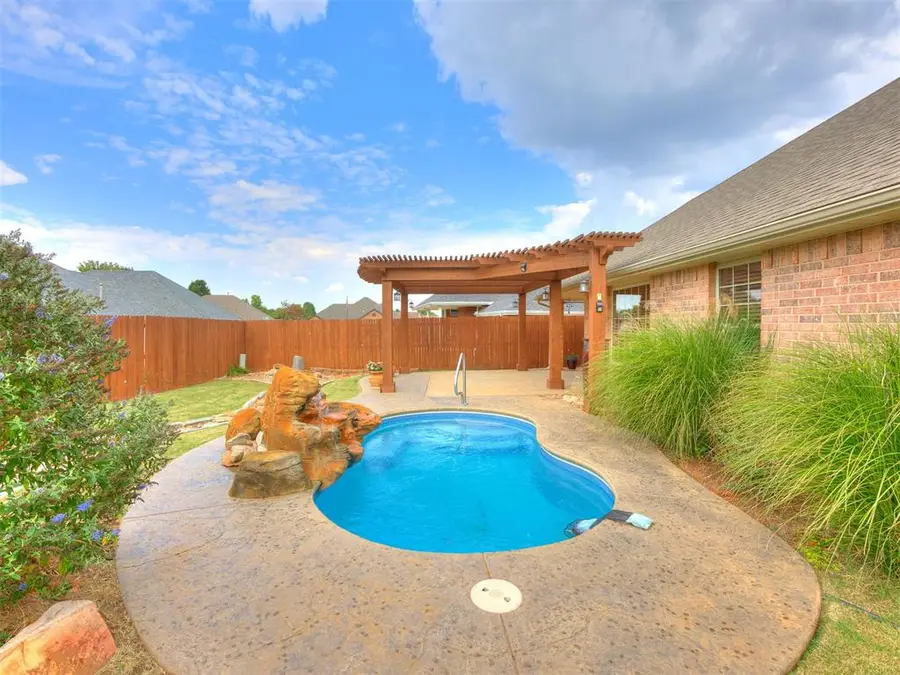 401 N Topaz Way, Mustang, OK 73064 - Image #3