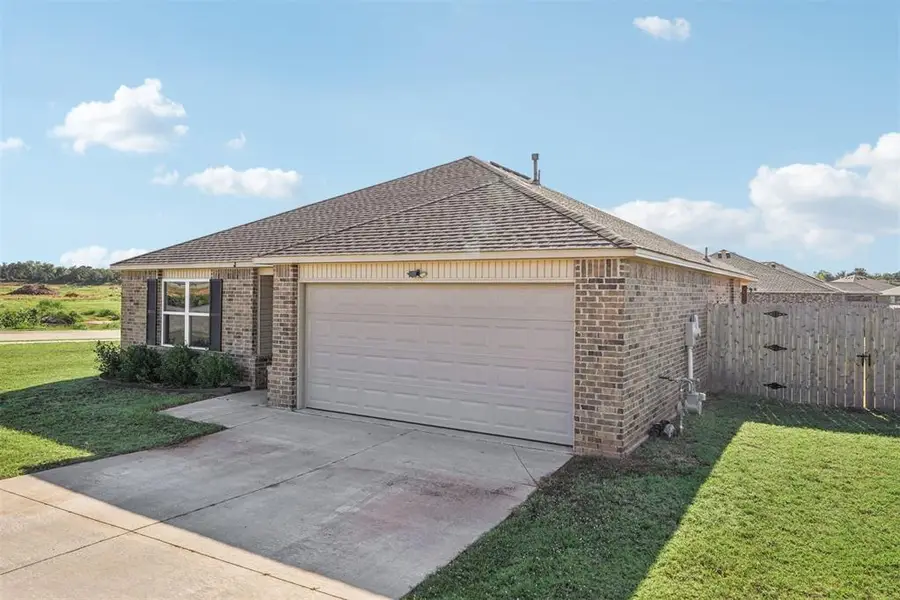 4332 Titan Terrace, Harrah, OK 73045 - Image #2