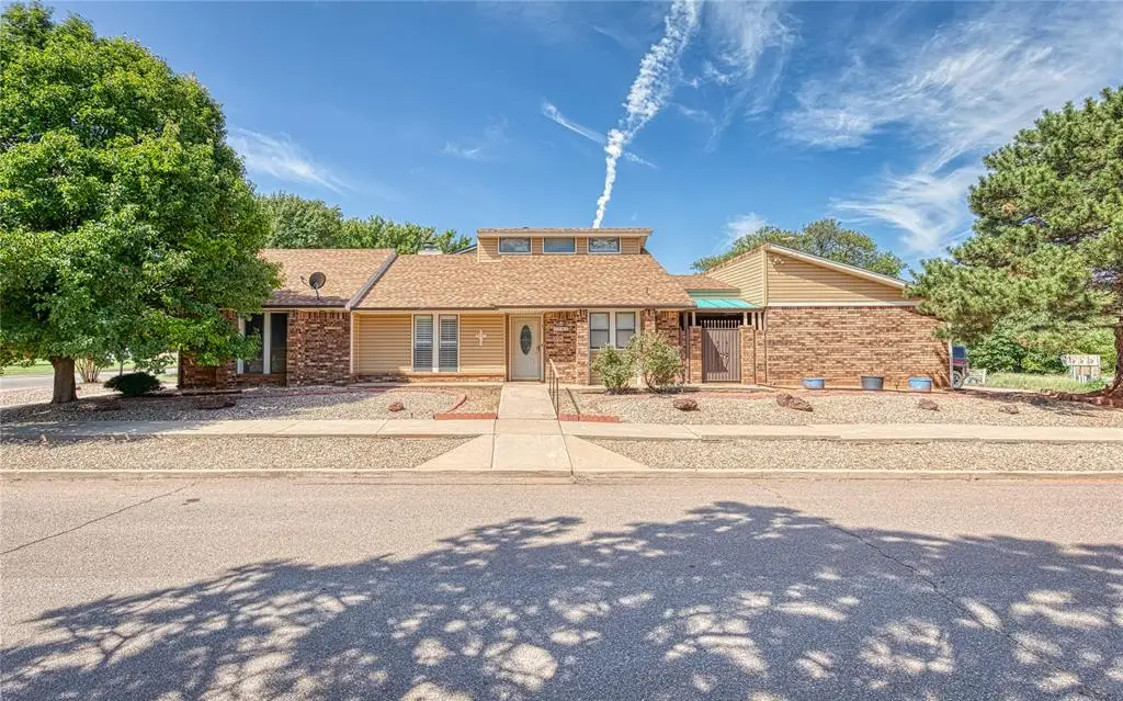 1701 W Country Club Boulevard, Elk City, OK 73644 - Image #1