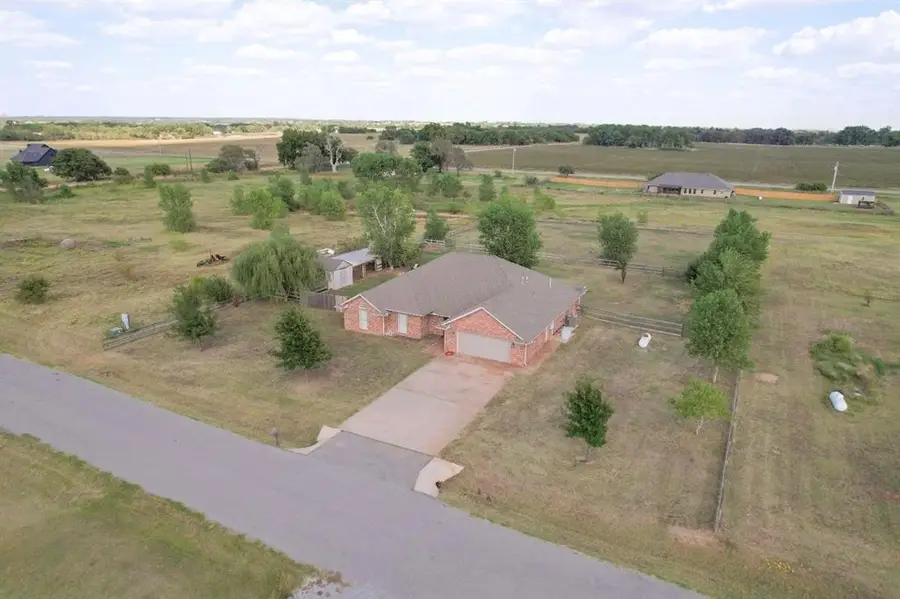 42 Freedom Circle, Altus, OK 73521 - Image #2