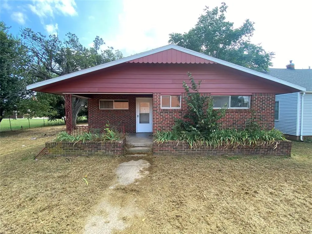 922 Elm Street, Perry, OK 73077 - #1
