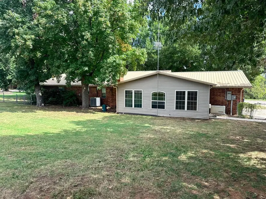 3008 S Shady Lane Drive, Anadarko, OK 73005 - Image #3