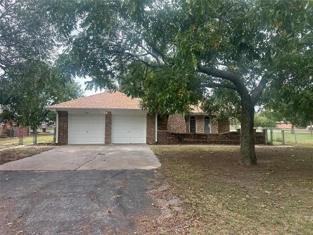 316 N Jan Drive, Stratford, OK 74872 - Image #1