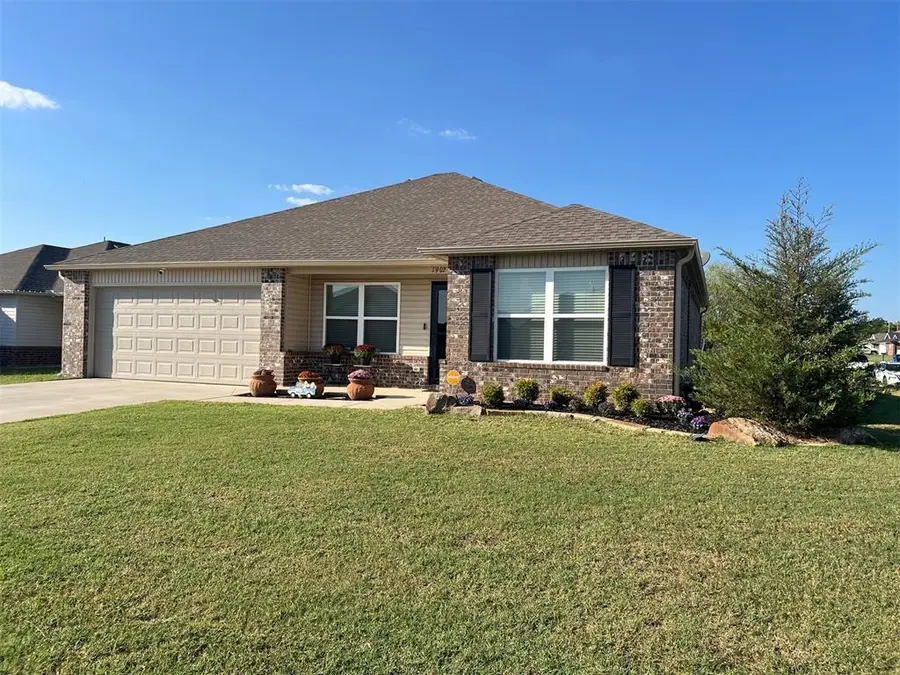 1902 Oak Tree Court, Shawnee, OK 74804 - Image #2